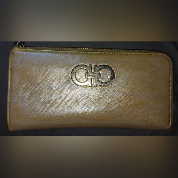 Salvatore Ferragamo EUC marbled gold zip around wallet - Picture 1 of 9